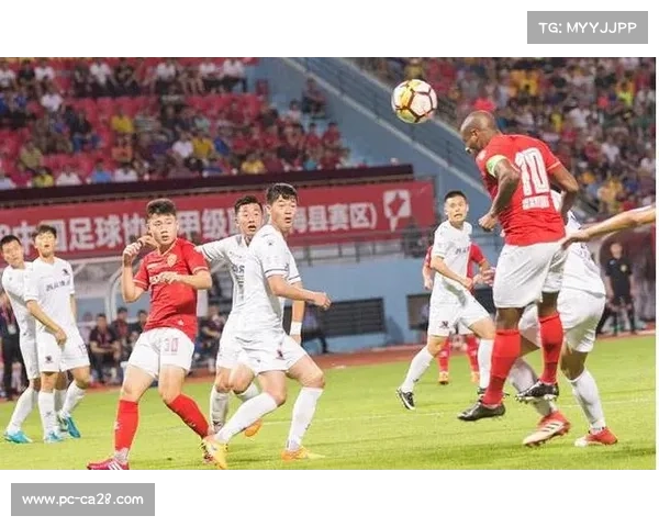 中国足协评议组认定阿萨莫阿重伤犯规为黄牌动作引发广泛讨论